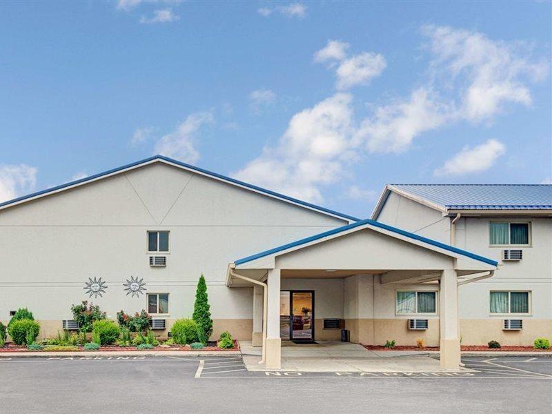 Super 8 By Wyndham Indianapolis Emerson Buitenkant foto