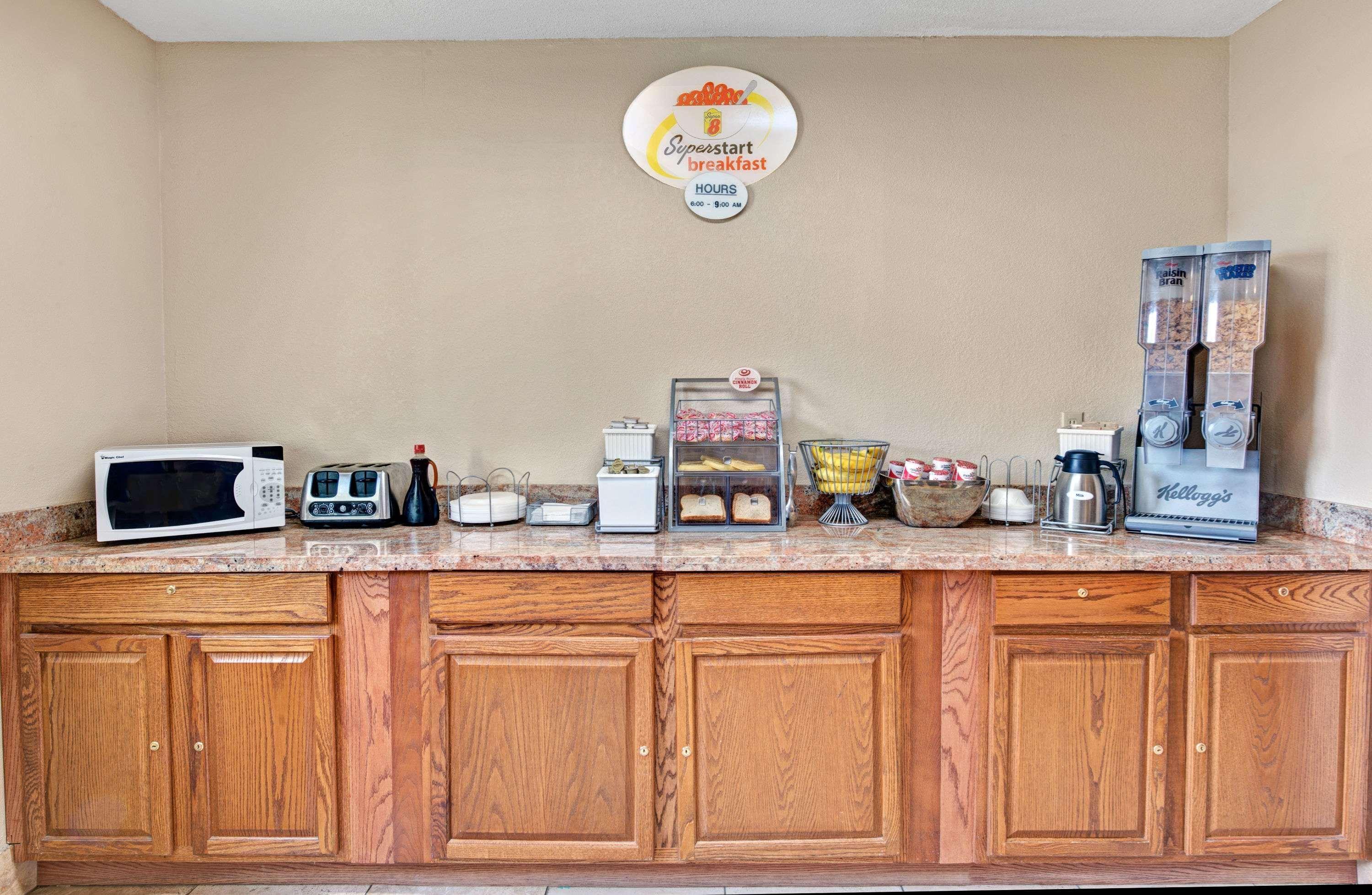 Super 8 By Wyndham Indianapolis Emerson Buitenkant foto