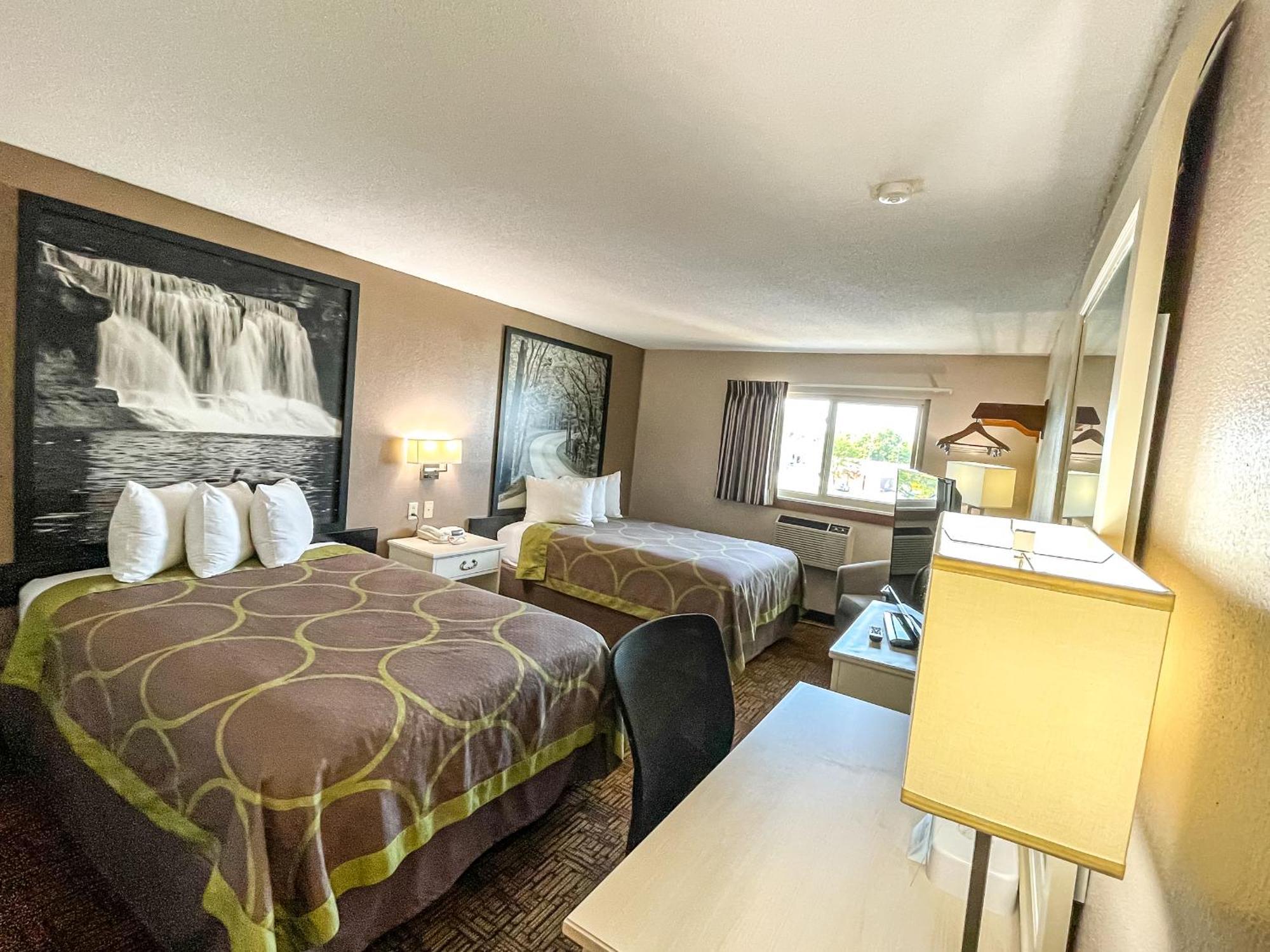 Super 8 By Wyndham Indianapolis Emerson Buitenkant foto